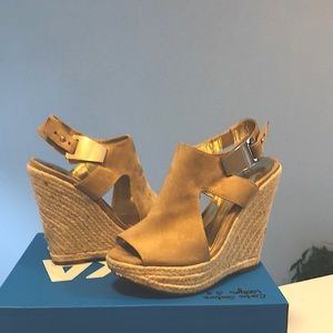 Carlos Santana Wedges 5.5